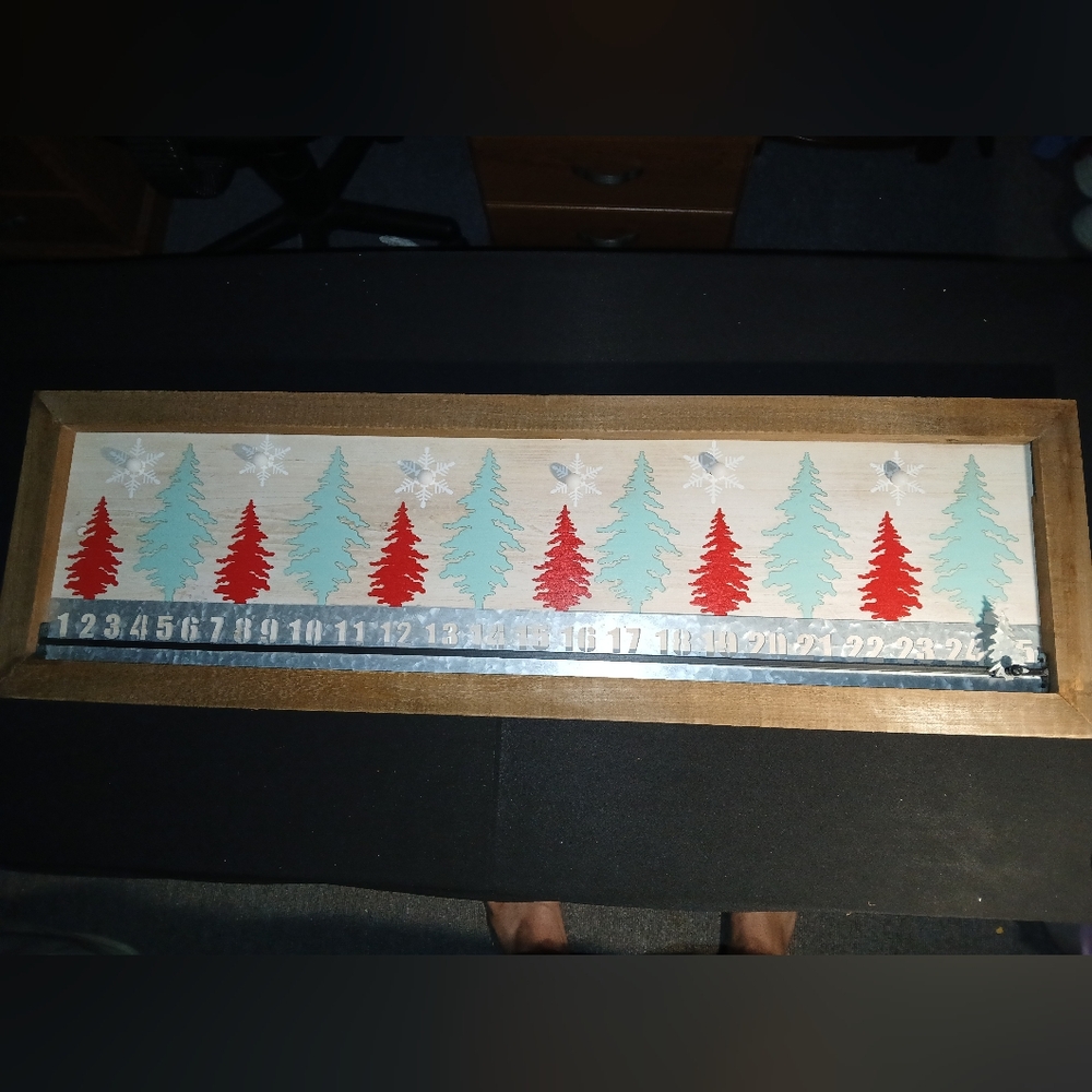 Plow & Hearth Lit Christmas Advent Calendar Plaque